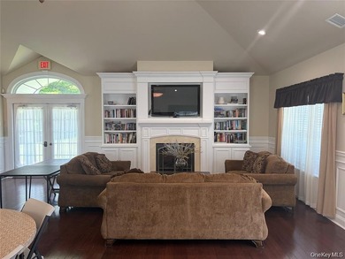 Desirable END UNIT beautifully maintained ,located in a - photo 35
