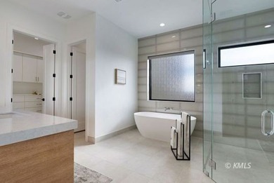 Experience luxury desert living in this beautifully appointed - photo 38