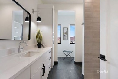 Experience luxury desert living in this beautifully appointed - photo 41