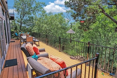 Experience gorgeous views, modern luxury, and a prime location - photo 25