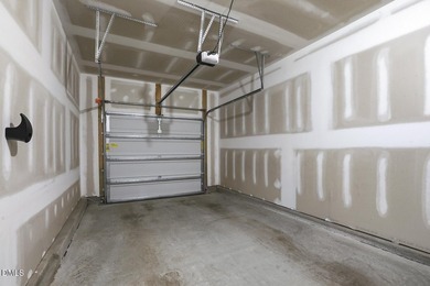 Seller's loss is your gain! MOVE IN READY - PRICED TO SELL! - photo 39