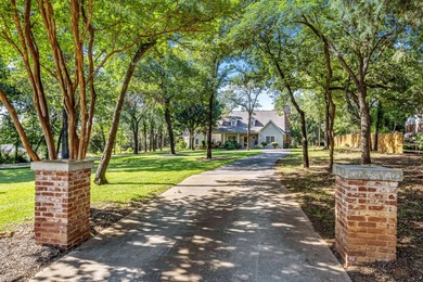Discover an extraordinary lakeside retreat nestled in one of Oak - photo 1