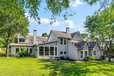 Discover an extraordinary lakeside retreat nestled in one of Oak - photo 3