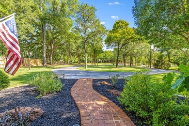 Discover an extraordinary lakeside retreat nestled in one of Oak - photo 5