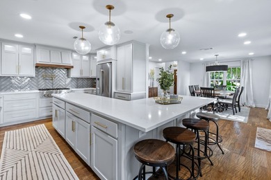 Discover an extraordinary lakeside retreat nestled in one of Oak - photo 7