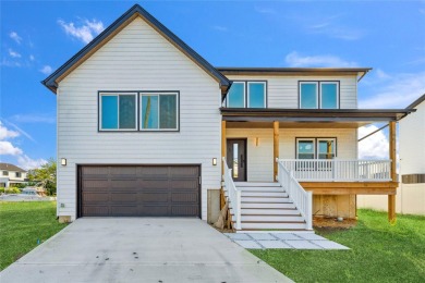 (private lake, pond, coastal) Home Sale Pending in Lindenhurst New York