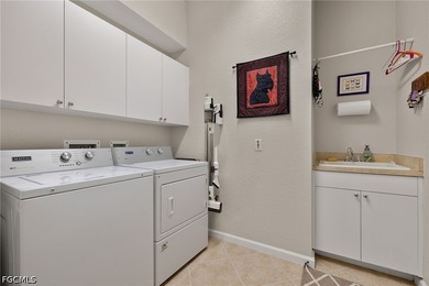Welcome to a captivating 3-bedroom, 2-bathroom home nestled - photo 23