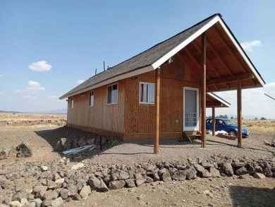 (private lake, pond, creek) Home For Sale in Chiloquin Oregon