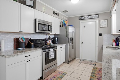 Welcome to this beautifully maintained 4-bedroom, 2-bathroom - photo 11