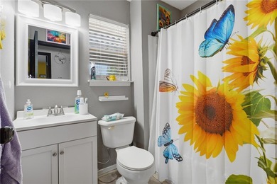 Welcome to this beautifully maintained 4-bedroom, 2-bathroom - photo 19