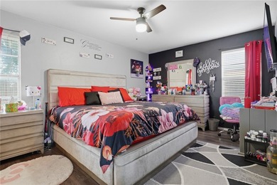 Welcome to this beautifully maintained 4-bedroom, 2-bathroom - photo 20