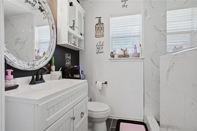 Welcome to this beautifully maintained 4-bedroom, 2-bathroom - photo 22