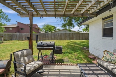 Welcome to this beautifully maintained 4-bedroom, 2-bathroom - photo 27