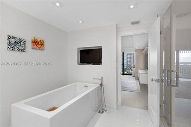 *Stunning High-Rise Condo - Fully Renovated & Luxurious Living - photo 30