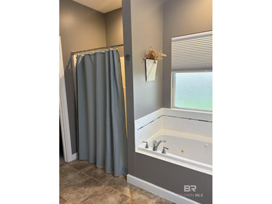 Located in the heart of Gulf Shores this well maintained brick - photo 10