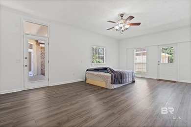 Beautifully Remodeled Home with Bonus Room & Climate-Controlled - photo 10