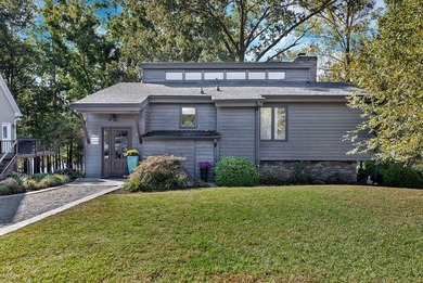 Lake Hartwell Home For Sale in Fair Play South Carolina