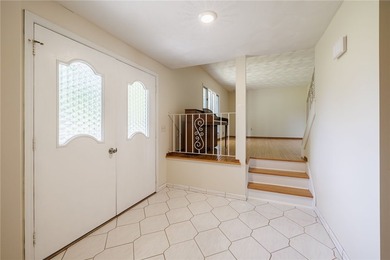 This well-maintained 3-bedroom, 1.5-bath split level home offers - photo 3