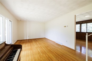 This well-maintained 3-bedroom, 1.5-bath split level home offers - photo 4
