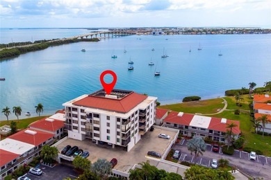Spectacular waterfront living on Boca Ciega Bay defines this - photo 2