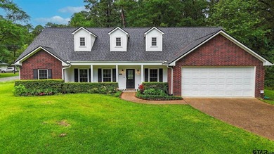 Nestled on a quiet cul-de-sac, this timeless, traditional home - photo 1