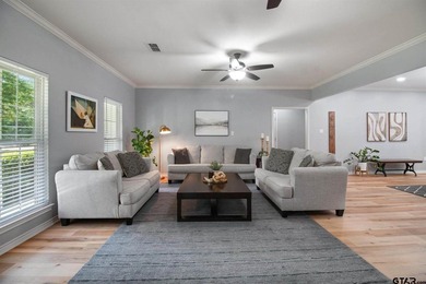 Nestled on a quiet cul-de-sac, this timeless, traditional home - photo 3