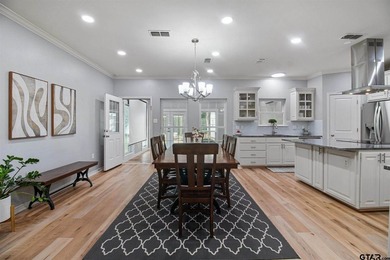 Nestled on a quiet cul-de-sac, this timeless, traditional home - photo 9