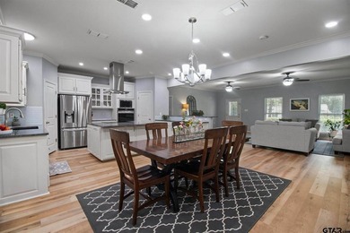 Nestled on a quiet cul-de-sac, this timeless, traditional home - photo 10