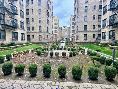 Welcome to this immaculately maintained 2 bedroom apartment - photo 7