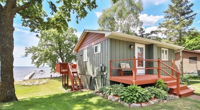Experience the best of lake living in every season with this - photo 1