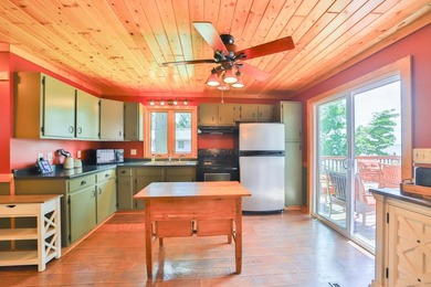 Experience the best of lake living in every season with this - photo 2