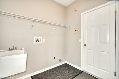 LIGHT! VOLUME! OPEN SPACE! Stunning Webster, NY home with SCALE - photo 26