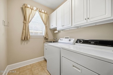 Look no further! Immaculate Single-Family Residence, move in - photo 33