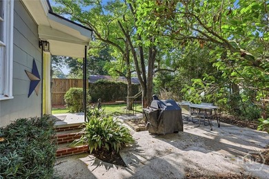 You'll fall in love with this adorable cottage in desirable - photo 35