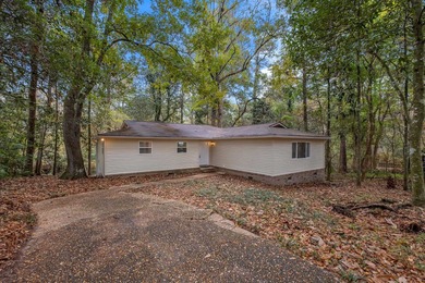 Lake Jackson - Leon County Home Active Under Contract in Tallahassee Florida