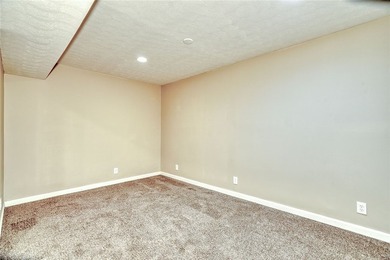 LIGHT! VOLUME! OPEN SPACE! Stunning Webster, NY home with SCALE - photo 44