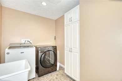 LIGHT! VOLUME! OPEN SPACE! Stunning Webster, NY home with SCALE - photo 45