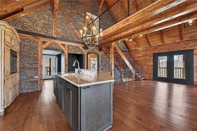 Lakefront retreat on Beaver Lake just 15 minutes from Downtown - photo 12