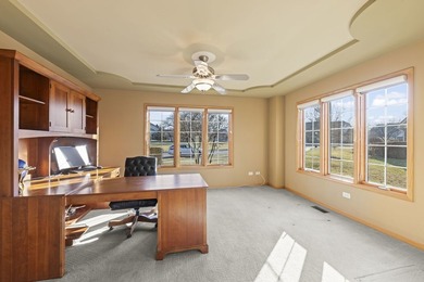 Welcome to this BEAUTIFUL END-UNIT townhome perfectly positioned - photo 14