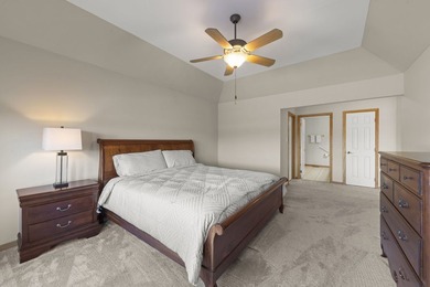 Welcome to this BEAUTIFUL END-UNIT townhome perfectly positioned - photo 20