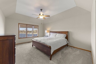 Welcome to this BEAUTIFUL END-UNIT townhome perfectly positioned - photo 21