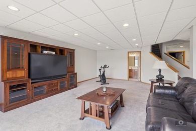 Welcome to this BEAUTIFUL END-UNIT townhome perfectly positioned - photo 33