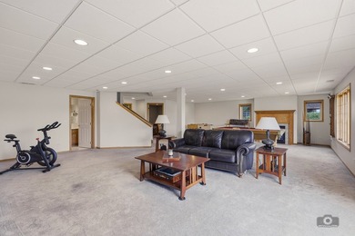Welcome to this BEAUTIFUL END-UNIT townhome perfectly positioned - photo 35