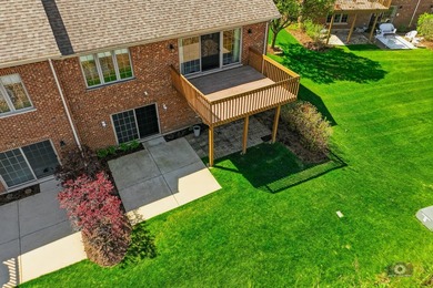 Welcome to this BEAUTIFUL END-UNIT townhome perfectly positioned - photo 46