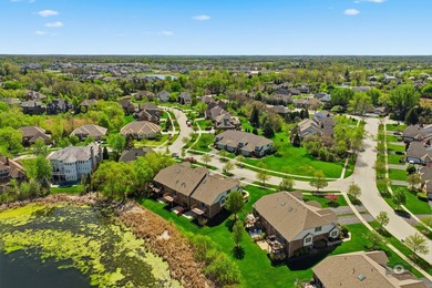 Welcome to this BEAUTIFUL END-UNIT townhome perfectly positioned - photo 48