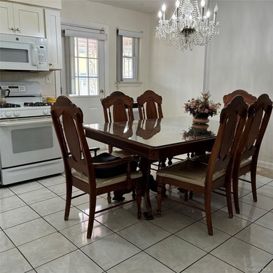 Welcome to 2216 Seward Avenue! This 3 bedroom, 1 1/2 bath - photo 9