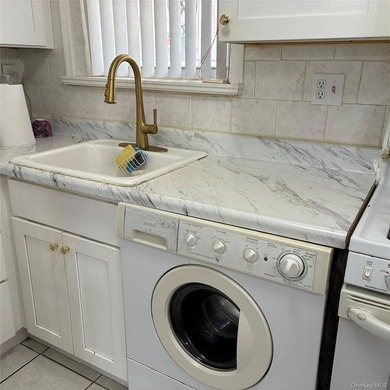 Welcome to 2216 Seward Avenue! This 3 bedroom, 1 1/2 bath - photo 10