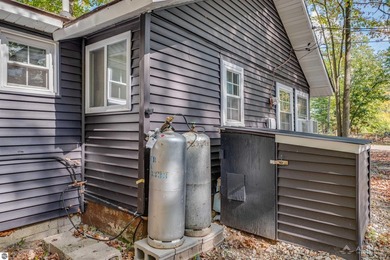 Discover the perfect getaway with this inviting two-bedroom - photo 11