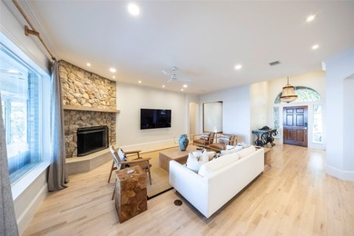 Stunning lakefront home filled with natural light, luxury - photo 4