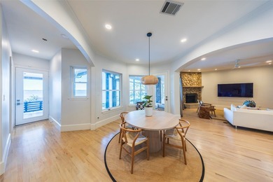 Stunning lakefront home filled with natural light, luxury - photo 8
